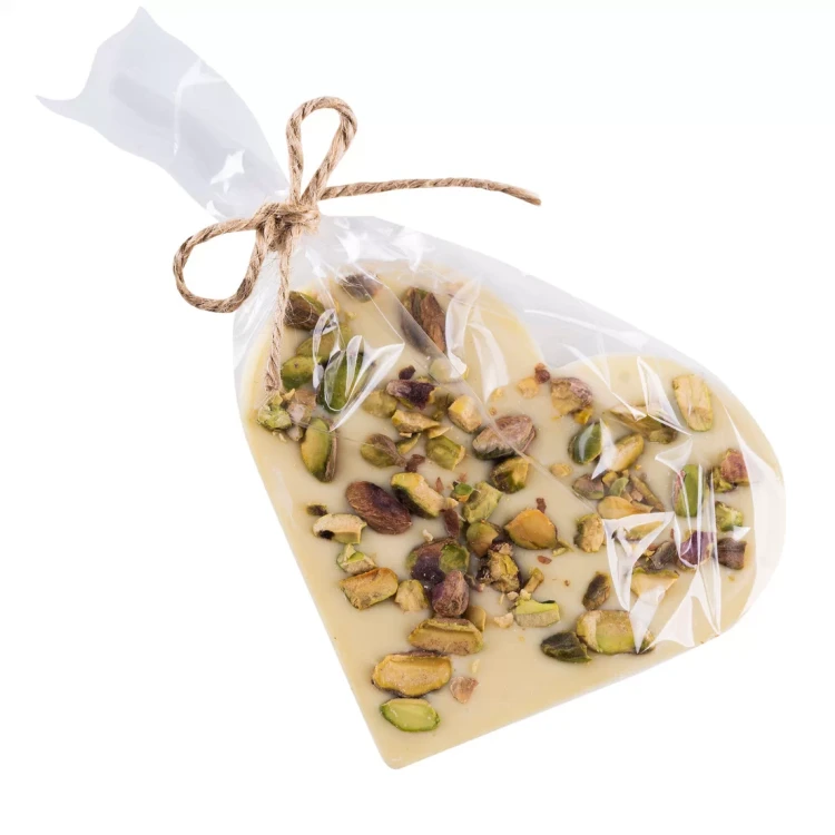 czekolada-biala-serce-z-miodem-i-pistacjami.webp