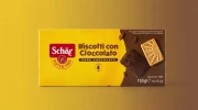 Biscotti con Cioccolato, herbatniki z gorzką czekoladą 150g Schar — opakowanie na tle w kolorze produktu