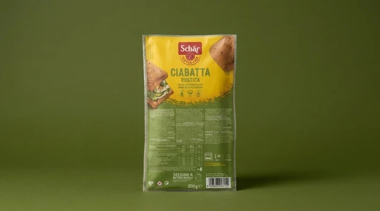 Bezglutenowa Ciabatta Rustica na zakwasie 200g Schar — opakowanie na tle w kolorze produktu