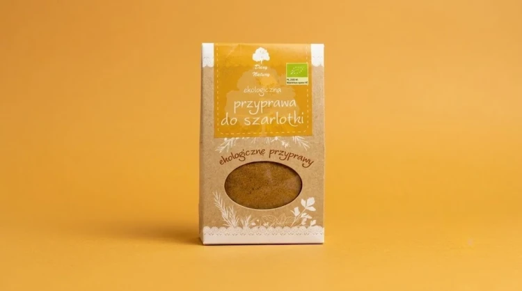 Przyprawa do szarlotki ekologiczna 50 g Dary Natury — opakowanie na tle w kolorze produktu
