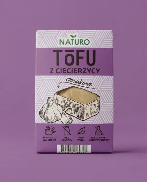Tofu z ciecierzycy czosnkowe 200g Naturo — opakowanie na tle w kolorze produktu