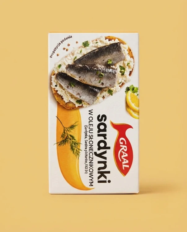 Sardynki w oleju słonecznikowym 125g Graal — opakowanie na tle w kolorze produktu