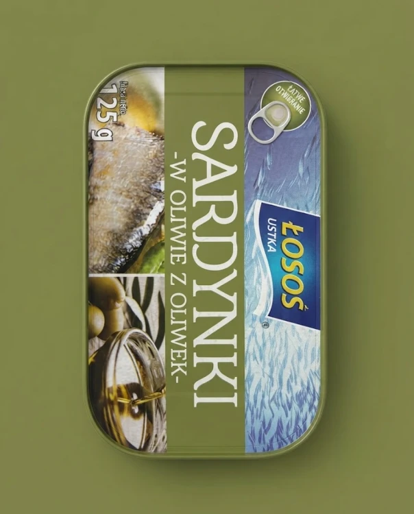 Sardynki w oliwie z oliwek 125g Łosoś Ustka — opakowanie na tle w kolorze produktu