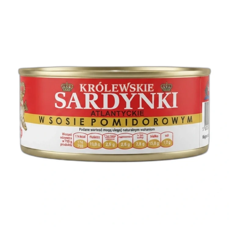 Królewskie sardynki atlantyckie w sosie pomidorowym 240g — opakowanie na białym tle