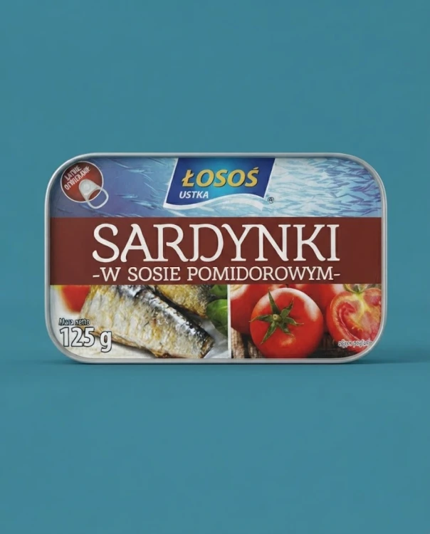 Sardynki w sosie pomidorowym 125g Łosoś Ustka — opakowanie na tle w kolorze produktu