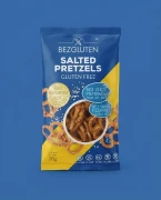 precelki solone 70 g BEZGLUTEN — opakowanie na tle w kolorze produktu