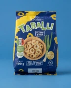 TARALLI CEBULKA / ONION 100 g BEZGLUTEN — opakowanie na tle w kolorze produktu