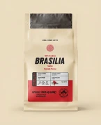 Kawa ziarnista BRASILIA SANTOS Coffe Hunter — opakowanie na tle w kolorze produktu