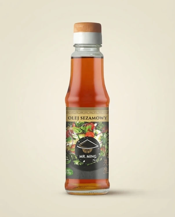 Naturalny olej sezamowy 100 % 150 ml Mr. Ming — opakowanie na tle w kolorze produktu