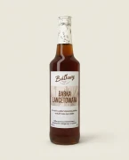 Syrop z babki lancetowatej 500 ml Batkovy — opakowanie na tle w kolorze produktu