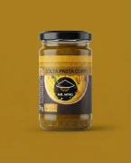 Żółta pasta curry 115 g — opakowanie na tle w kolorze produktu