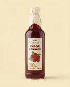 Syrop z żurawiny 500 ml Prosto ze Wsi — opakowanie na tle w kolorze produktu