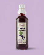Syrop z czarnej porzeczki — opakowanie na tle w kolorze produktu