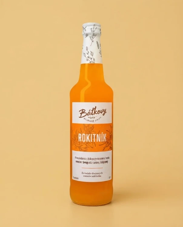 Syrop z rokitnika 500 ml Batkovy — opakowanie na tle w kolorze produktu