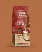 Chrupiąca gryka z melasą i migdałami 100g Dobra Kaloria — opakowanie na tle w kolorze produktu