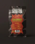 Kawa ziarnista COLOMBIA EXCELSO FINCA PALMICHAL Coffe Hunter — opakowanie na tle w kolorze produktu