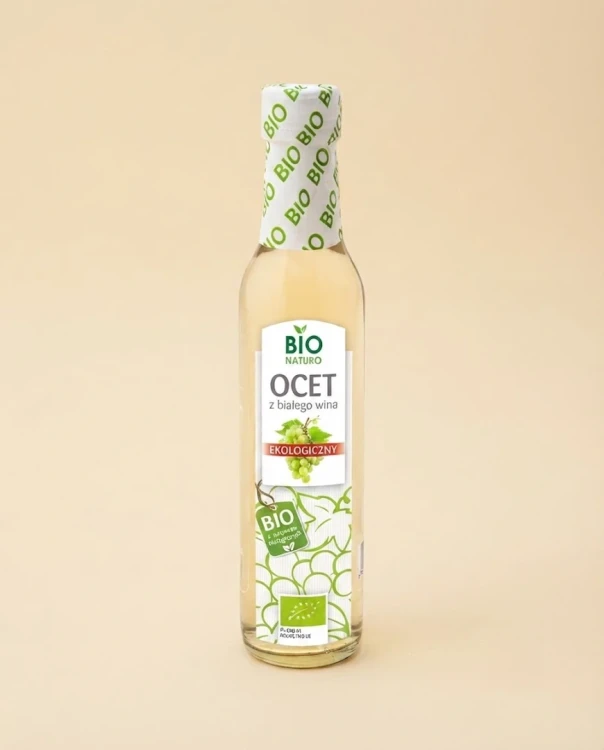 Ekologiczny ocet z białego wina BIO 250 ml Bio Naturo — opakowanie na tle w kolorze produktu
