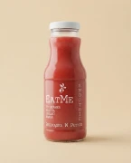 Smoothie truskawka. malina. jabłko. banan EATME 250 ml Sadvit — opakowanie na tle w kolorze produktu