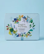 Kolekcja herbat w metalowej puszce Your Wellness Collection English Tea Shop — opakowanie na tle w kolorze produktu