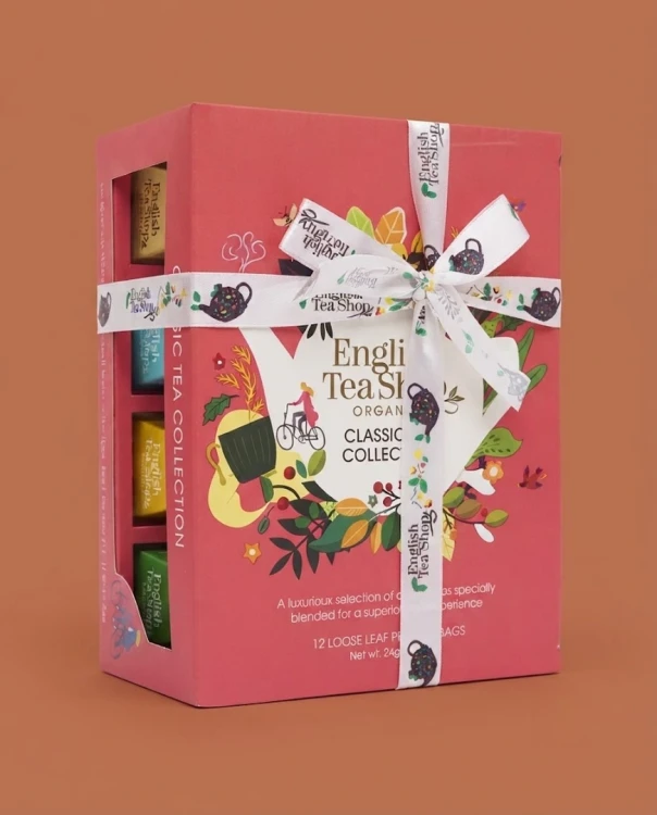 Zestaw herbat ekologicznych w piramidkach Classic Tea Collection English Tea Shop — opakowanie na tle w kolorze produktu