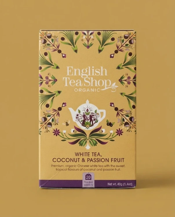 Organiczna herbata biała z trawą cytrynową, kakao, imbirem, marakują i kokosem English Tea Shop — opakowanie na tle w kolorze