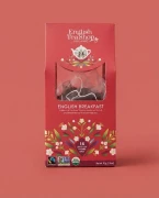 English Breakfast - organiczna herbata czarna cejlońska w piramidkach English Tea Shop — opakowanie na tle w kolorze produktu