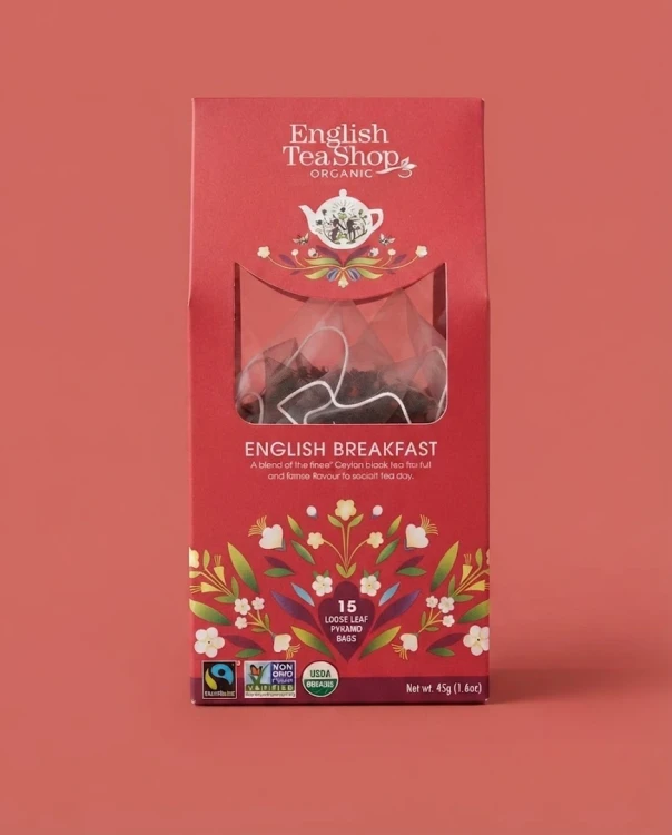 English Breakfast - organiczna herbata czarna cejlońska w piramidkach English Tea Shop — opakowanie na tle w kolorze produktu