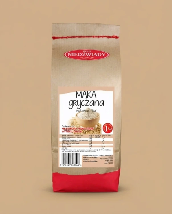 Mąka gryczana 1kg Młyn Niedźwiady — opakowanie na tle w kolorze produktu