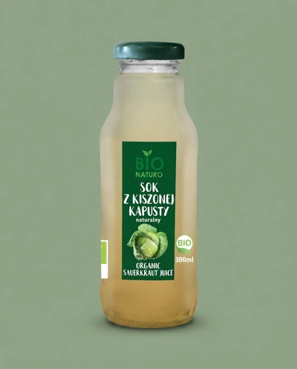 Ekologiczny sok z kiszonej kapusty 300 ml Bio Naturo — opakowanie na tle w kolorze produktu