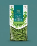 Dary Ziemi Makaron z zielonego groszku - świderki 250g Bartolini — opakowanie na tle w kolorze produktu