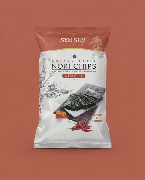 Chipsy Nori - kimchi Sen Soy — opakowanie na tle w kolorze produktu